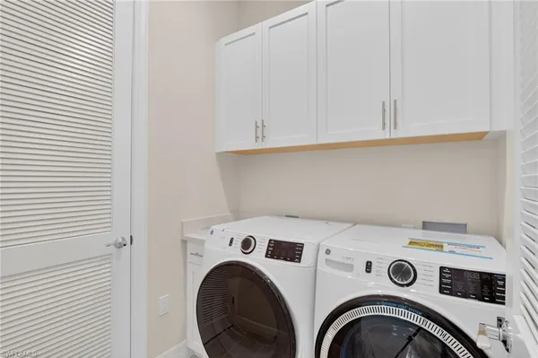 $3,200 | 286 Indies Drive East, Unit 202, Naples, FL 34114