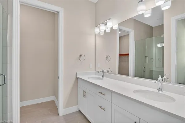 $3,200 | 286 Indies Drive East, Unit 202, Naples, FL 34114