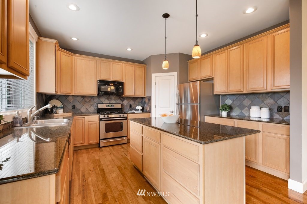 3615 Meadow Avenue North Renton, WA 98056 - Photo 8 of 30 Gallery Image 8