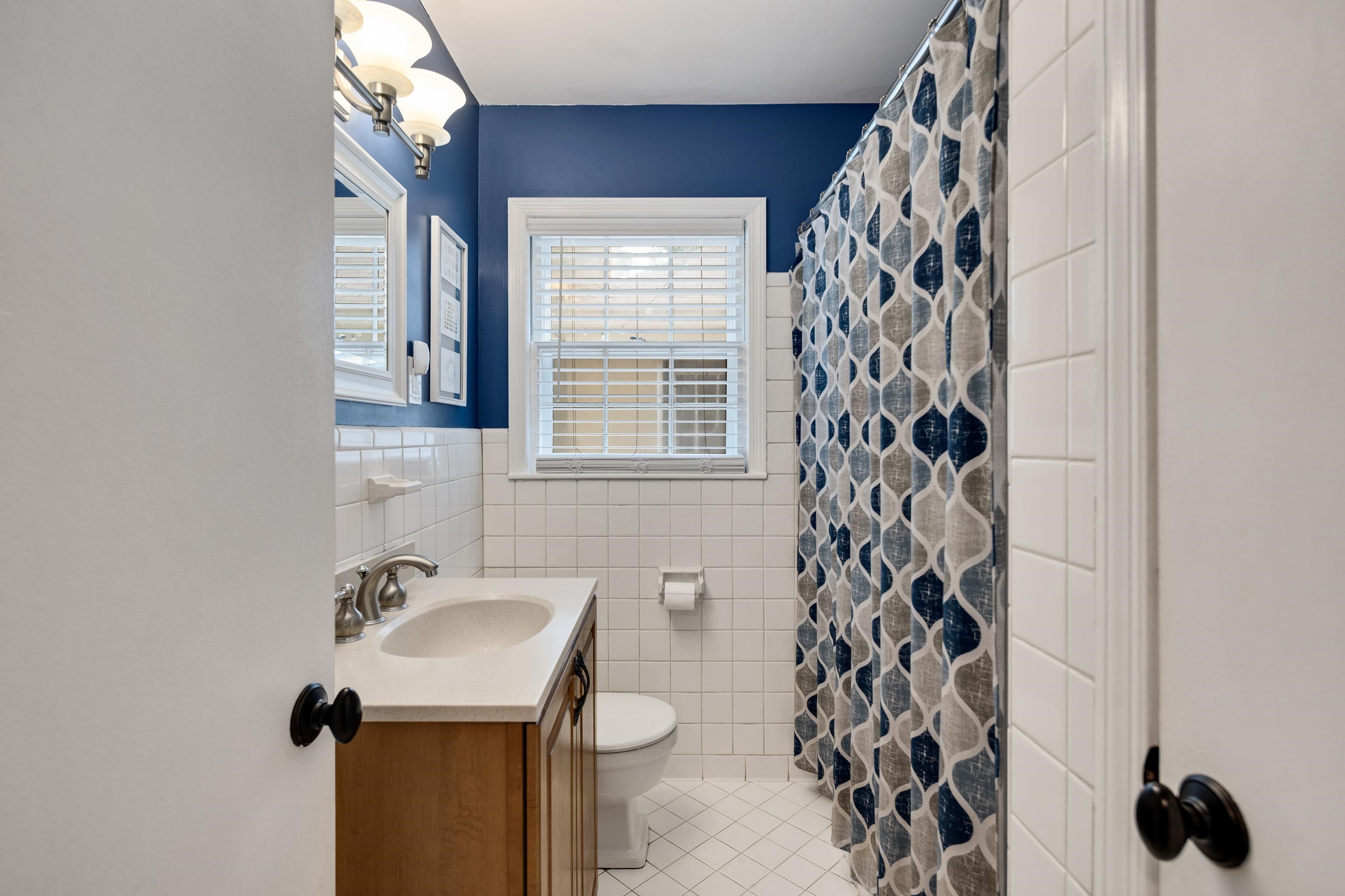 4474 Cherrydale Road Memphis, TN 38117 - Photo 21 of 35 a bathroom with a sink toilet and shower