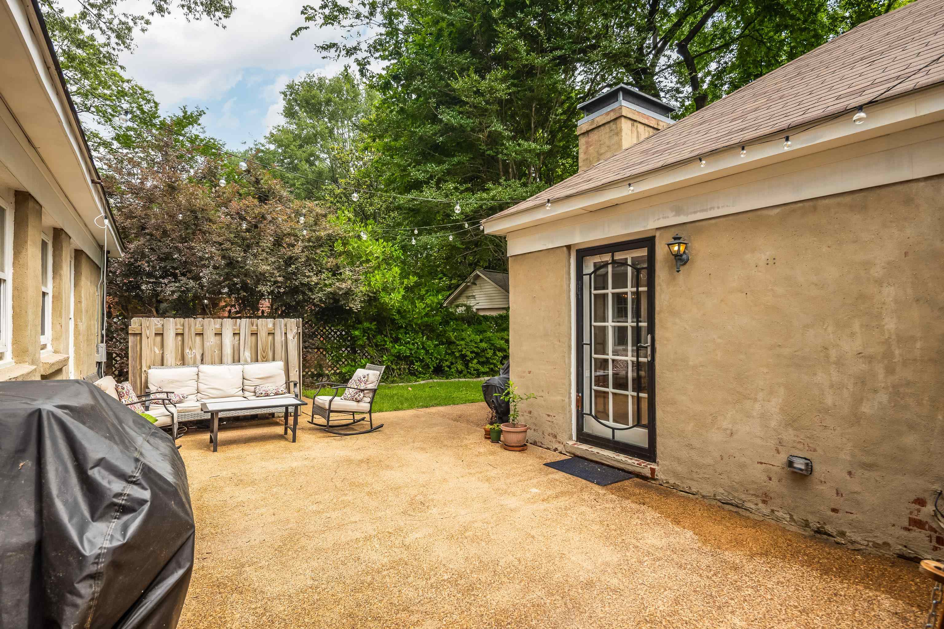4474 Cherrydale Road Memphis, TN 38117 - Photo 31 of 35 a view of a patio with a table and chairs
