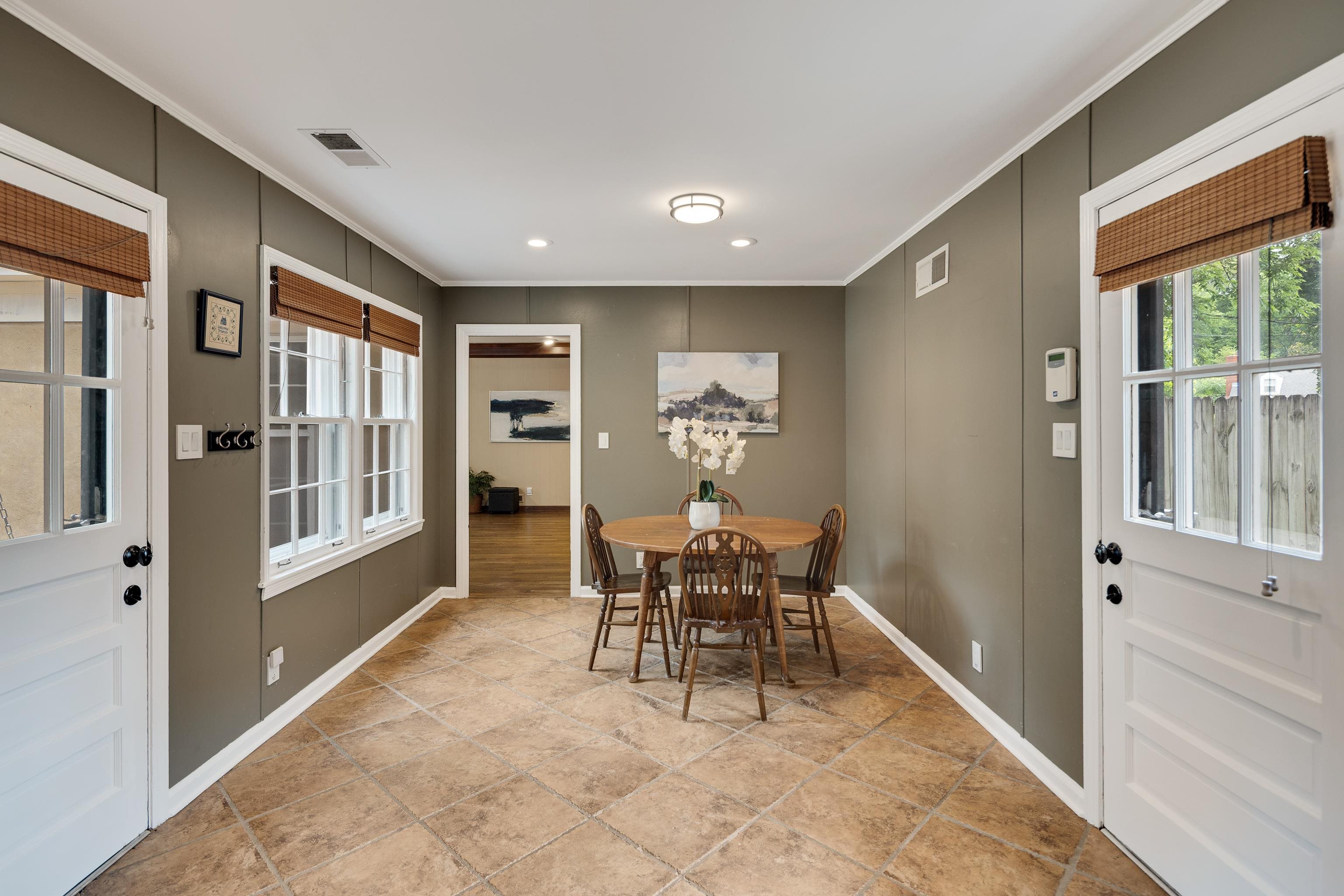 4474 Cherrydale Road Memphis, TN 38117 - Photo 10 of 35 a dining room with furniture and a window