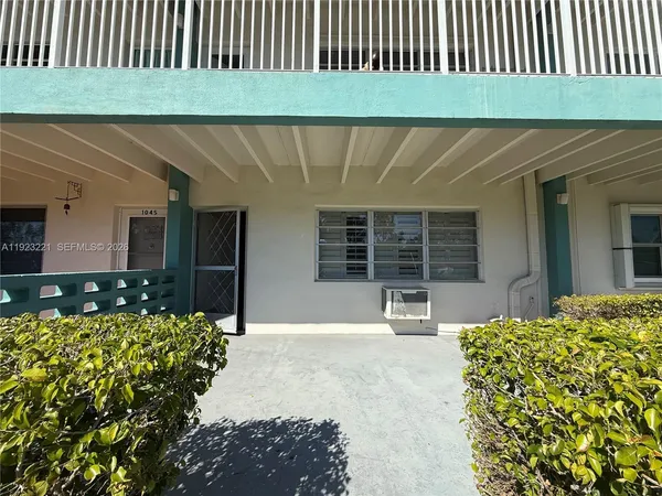 $1,900 | 3922 Northeast 166th Street, Unit S105, North Miami Beach, FL 33160