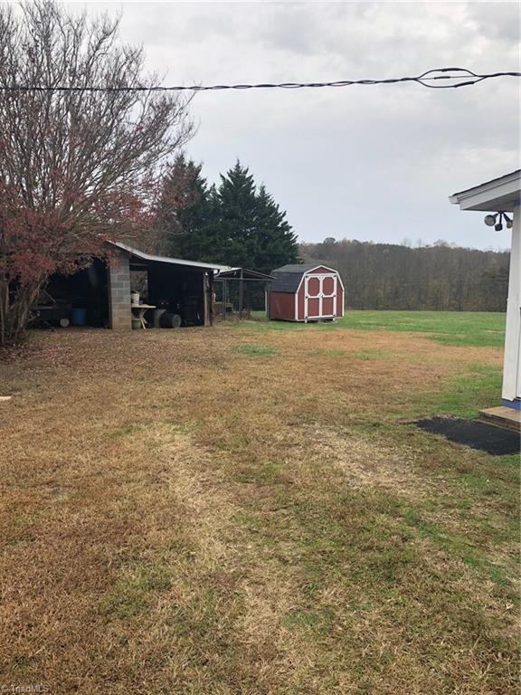 425 Roaring Gap Road Thurmond, NC 28683 - Photo 8 of 10 Gallery Image 8