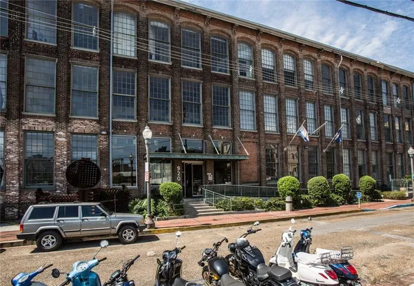 $1,800 | 920 Poeyfarre Street, Unit 234, New Orleans, LA 70130