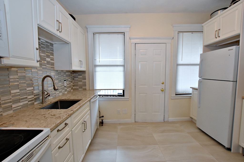 5 Bellvista Road, Unit 6 Boston, MA 02135 - Photo 3 of 32