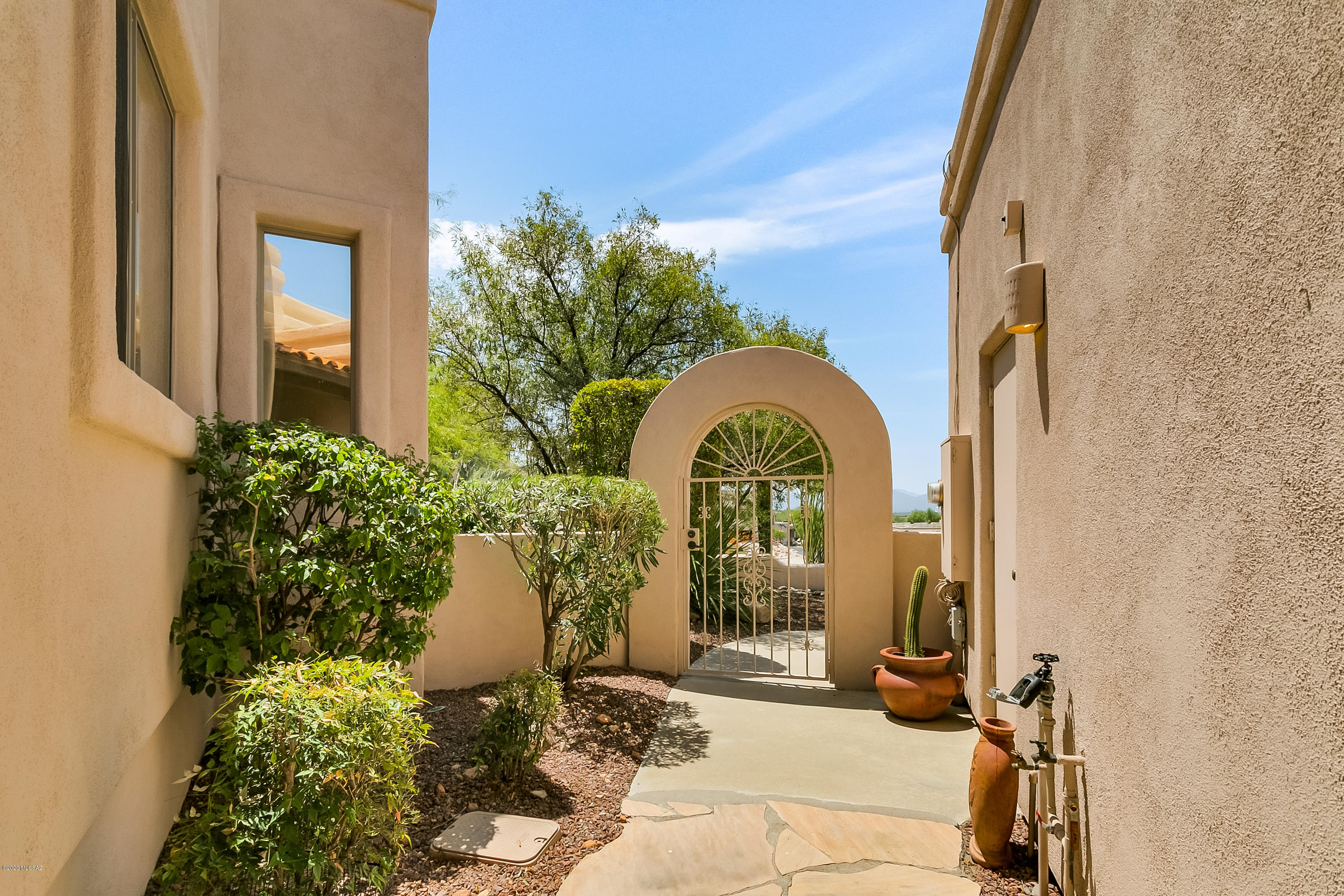 9801 North Ridge Shadow Place Tucson, AZ 85704 - Photo 4 of 24
