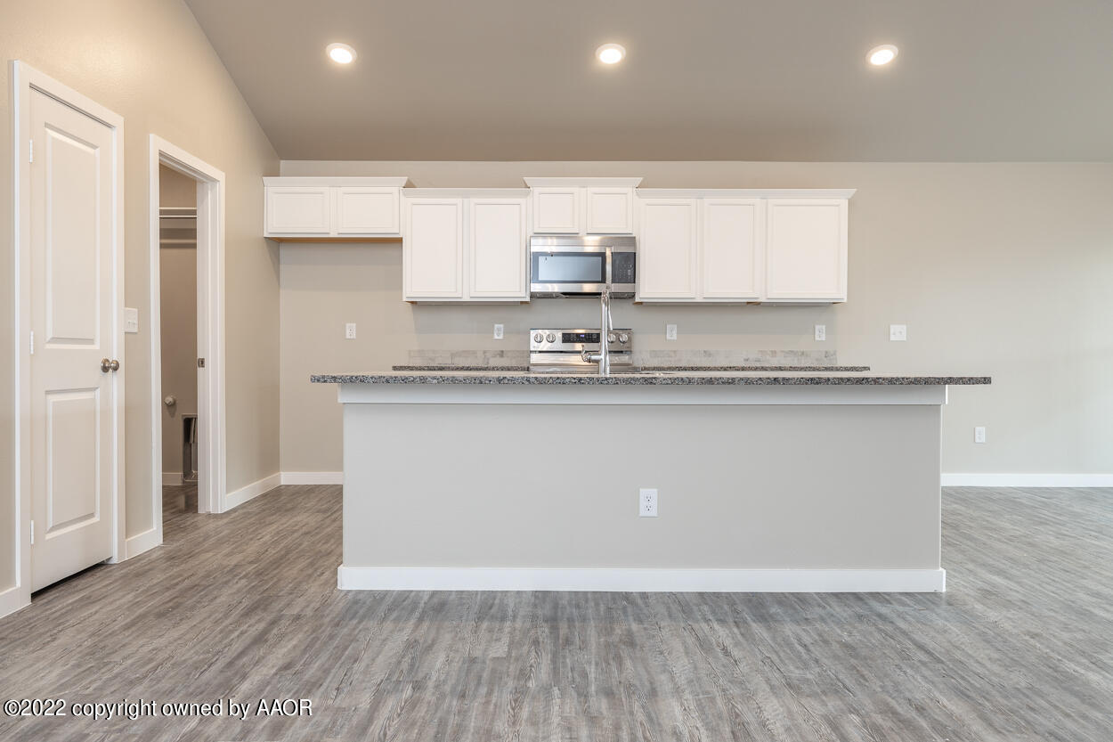 1741 Montaluse Road Amarillo, TX 79118 - Photo 4 of 29 Kitchen