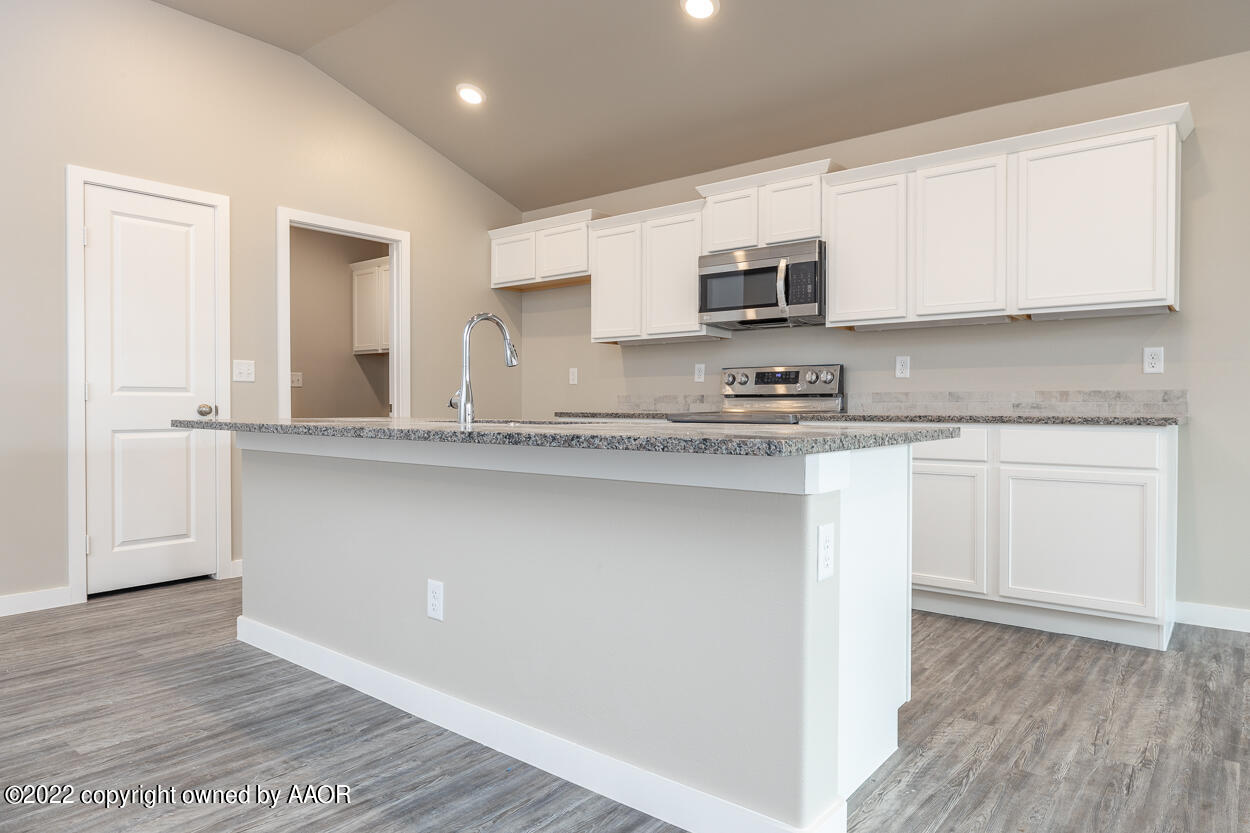 1741 Montaluse Road Amarillo, TX 79118 - Photo 5 of 29 Kitchen