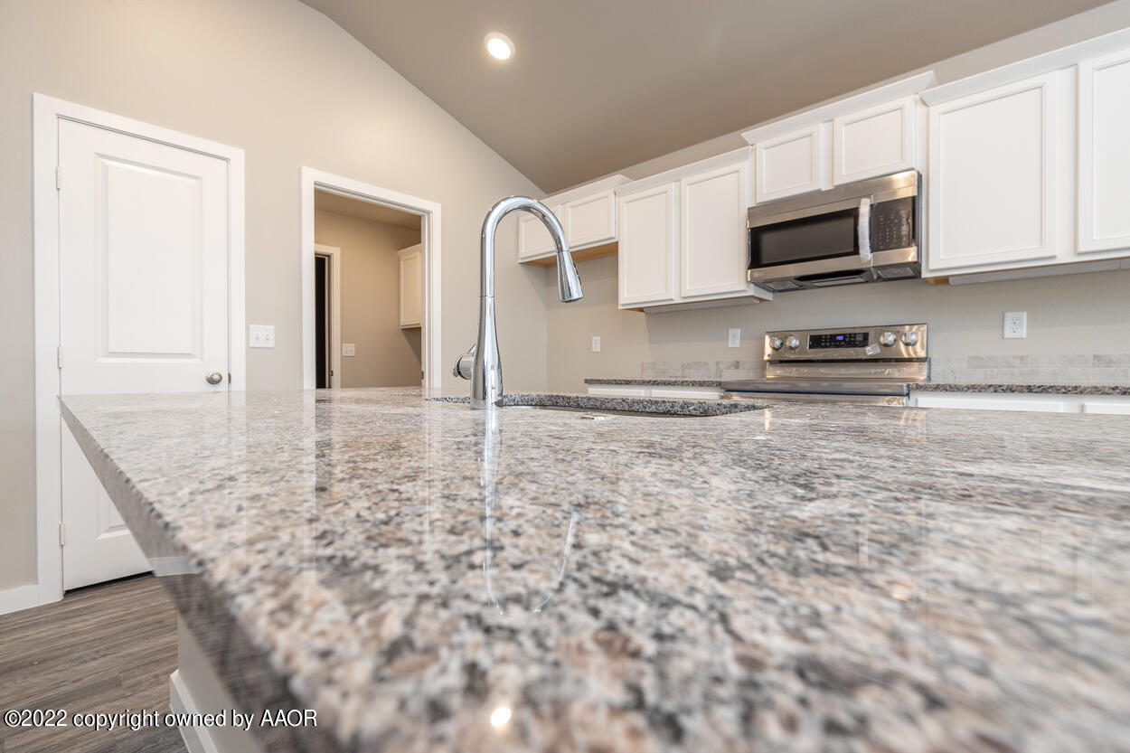 1741 Montaluse Road Amarillo, TX 79118 - Photo 8 of 29 Kitchen