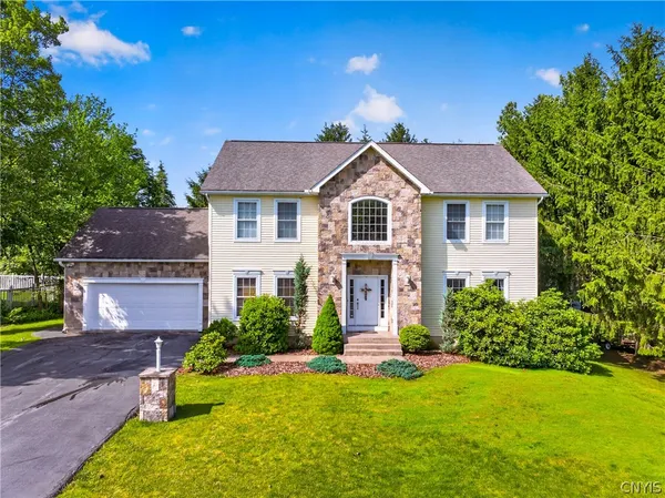 $649,900 | 11 Eagle Ridge Drive, New Hartford, NY 13413