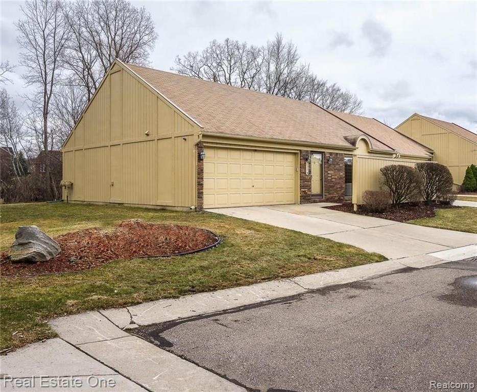 2379 Rochelle Park Drive Rochester Hills, MI 48309 - Photo 1 of 24