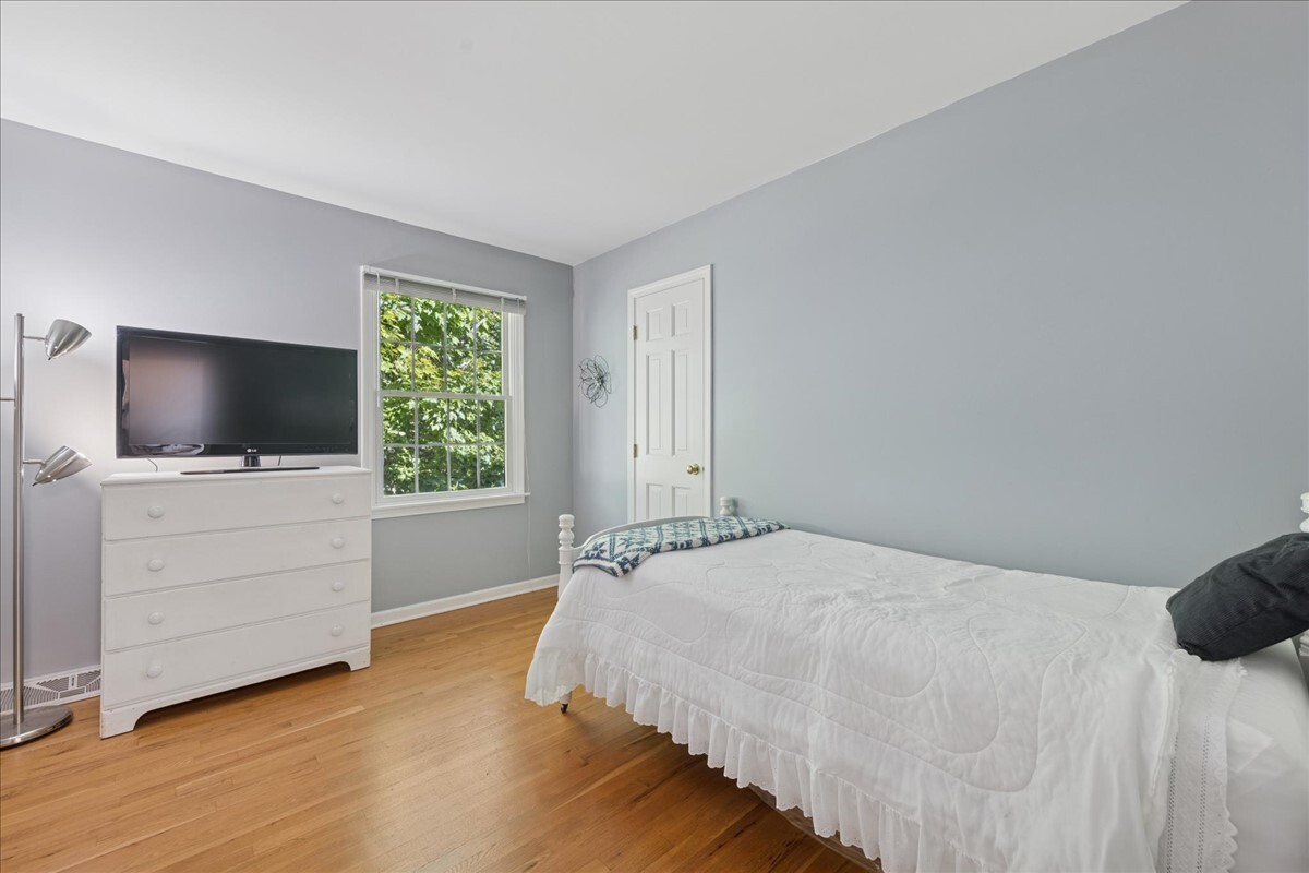 415 Hamilton Drive Wheaton, IL 60189 - Photo 20 of 27 a bedroom with a bed and a flat screen tv