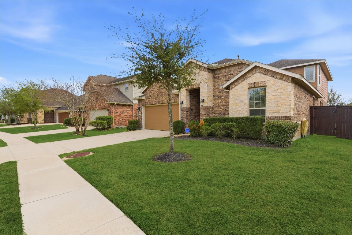 3418 Delta Drive Rosharon, TX 77583 - Photo 3 of 38 a front view of house with yard and green space