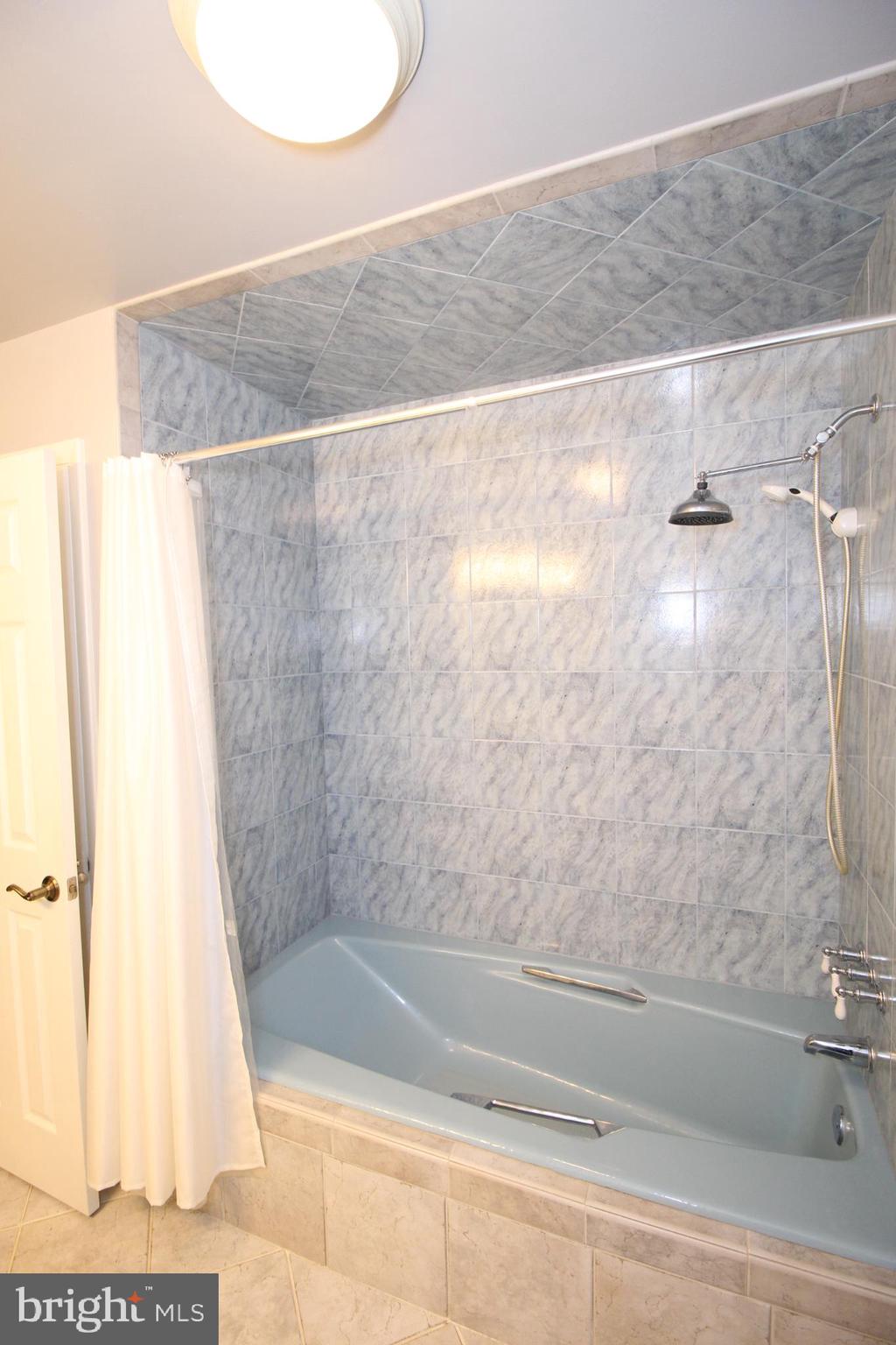 19887 Smith Circle Ashburn, VA 20147 - Photo 18 of 27