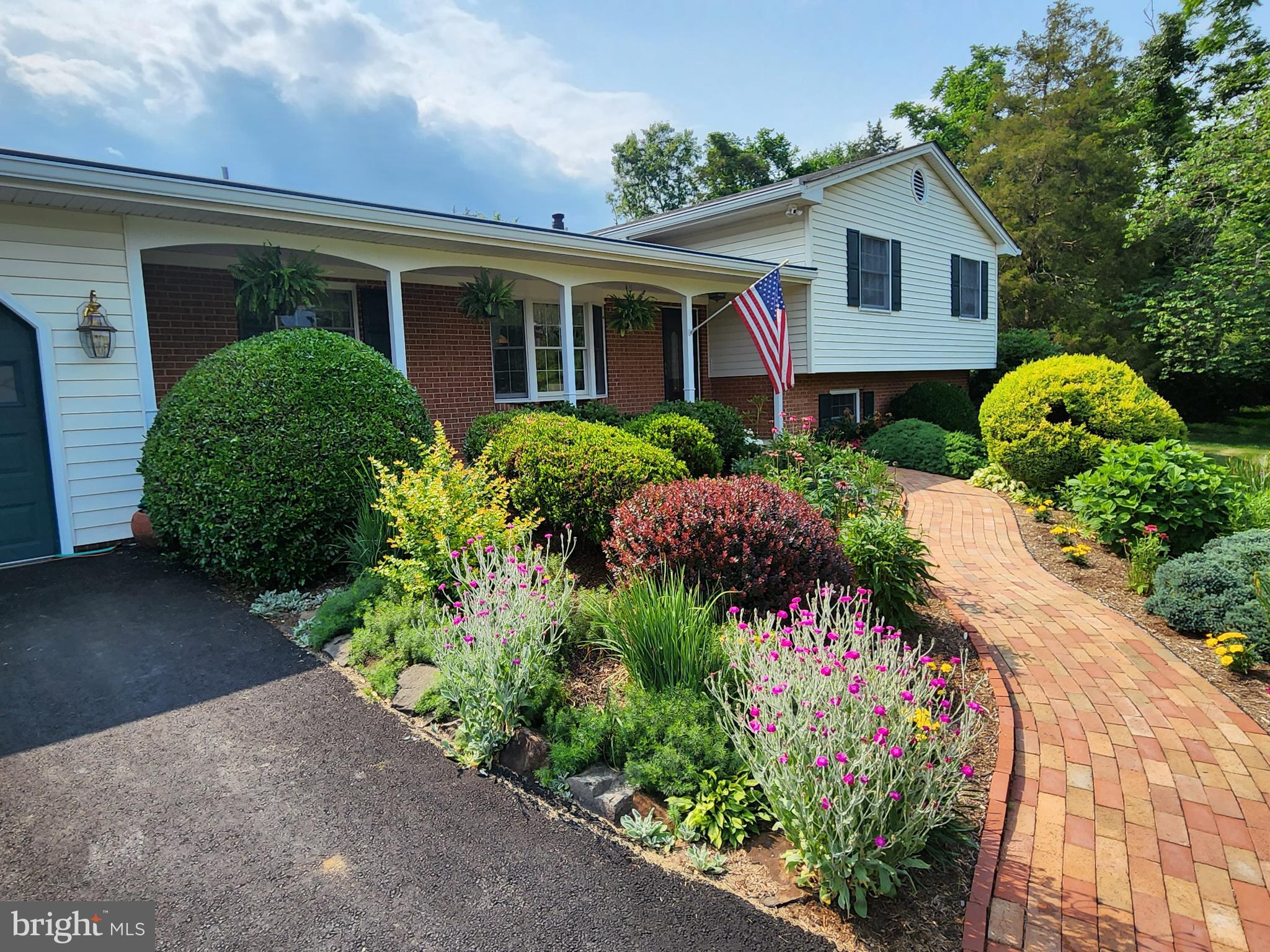 19887 Smith Circle Ashburn, VA 20147 - Photo 3 of 27