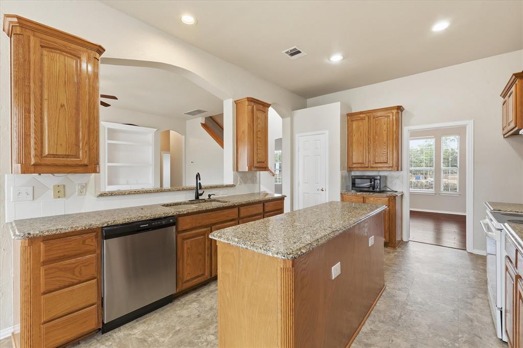 944 Hedgcoxe Road Plano, TX 75025 - Photo 16 of 40