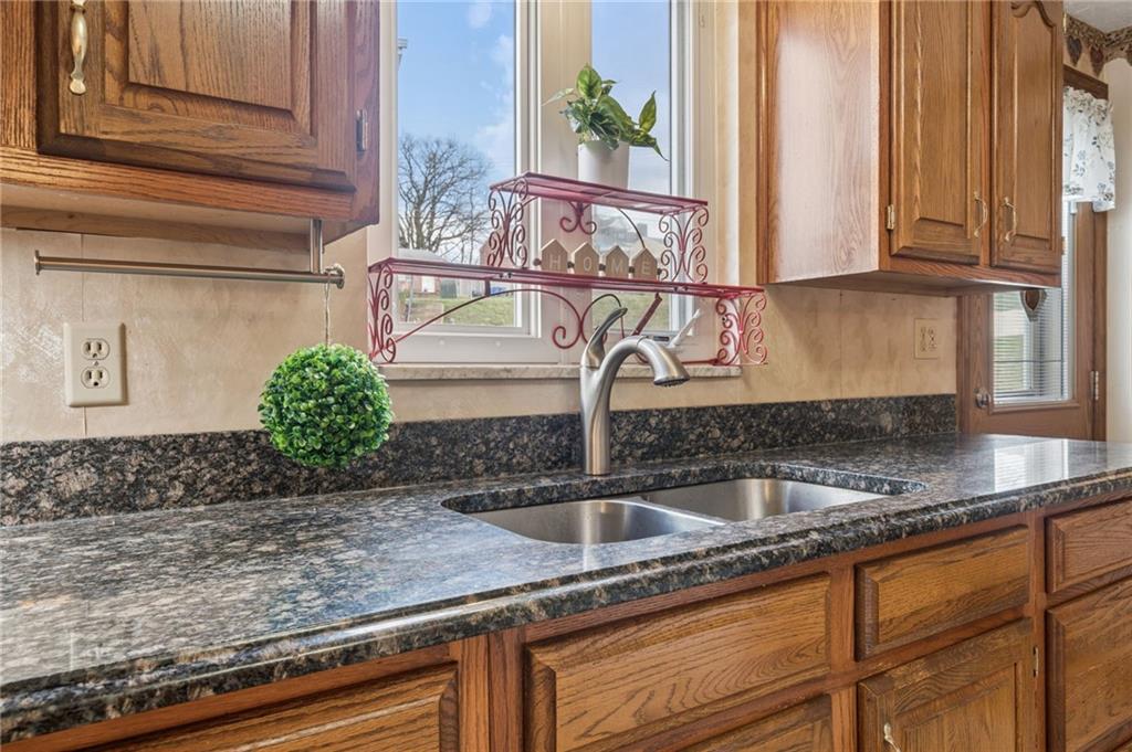 942 Shadycrest Road Pittsburgh, PA 15216 - Photo 12 of 40 Gallery Image 12