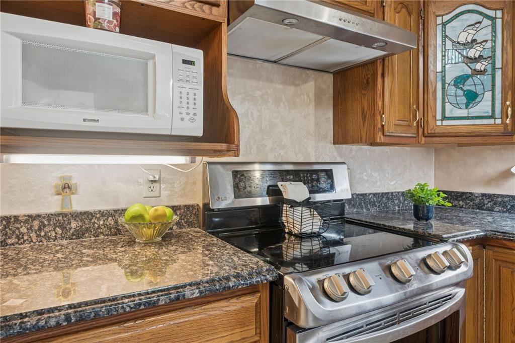 942 Shadycrest Road Pittsburgh, PA 15216 - Photo 13 of 40 Gallery Image 13