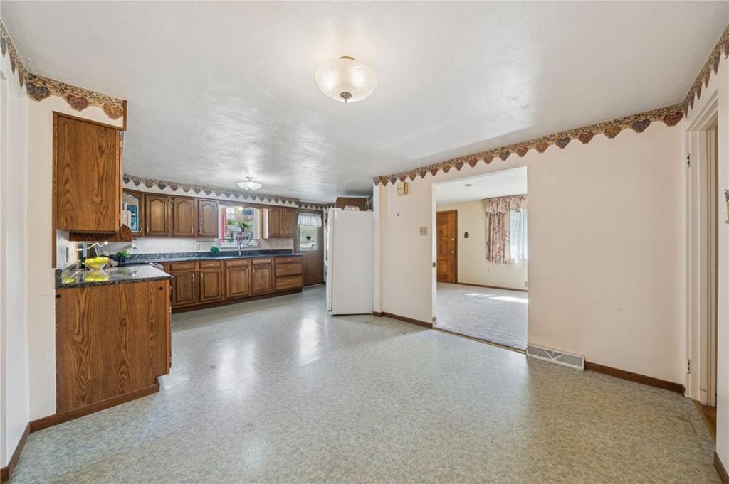 942 Shadycrest Road Pittsburgh, PA 15216 - Photo 14 of 40 Gallery Image 14