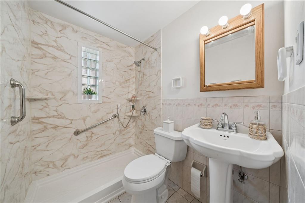 942 Shadycrest Road Pittsburgh, PA 15216 - Photo 16 of 40 Gallery Image 16