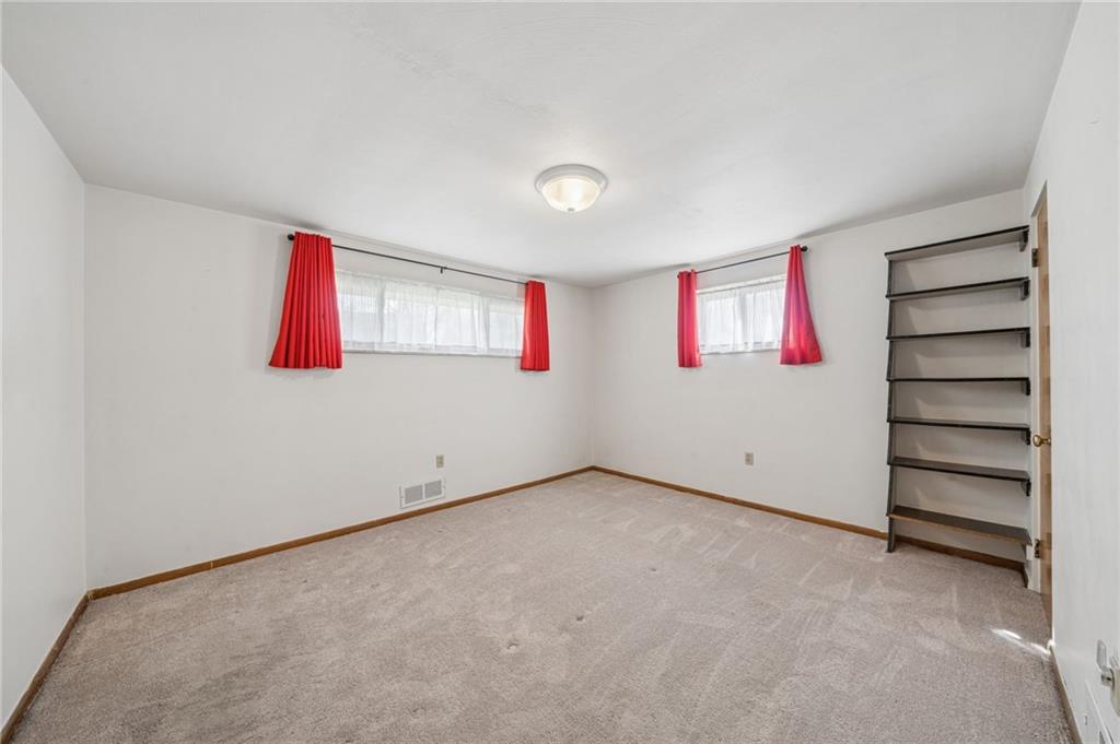 942 Shadycrest Road Pittsburgh, PA 15216 - Photo 17 of 40 Gallery Image 17