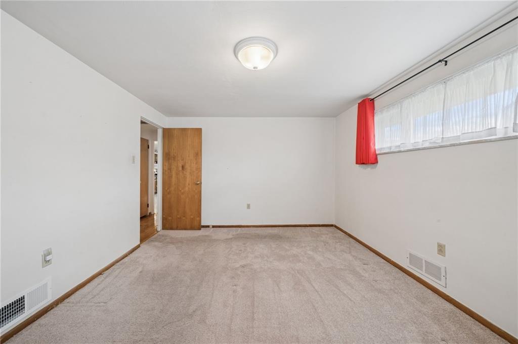 942 Shadycrest Road Pittsburgh, PA 15216 - Photo 19 of 40 Gallery Image 19