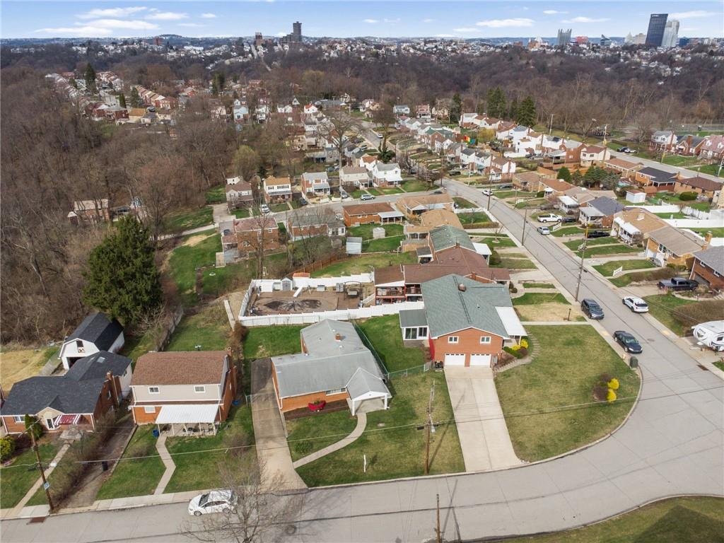 942 Shadycrest Road Pittsburgh, PA 15216 - Photo 2 of 40 Gallery Image 2