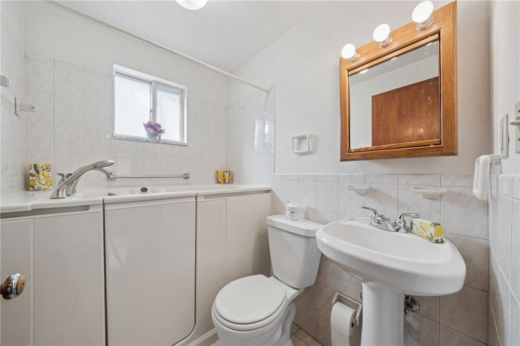 942 Shadycrest Road Pittsburgh, PA 15216 - Photo 23 of 40 Gallery Image 23