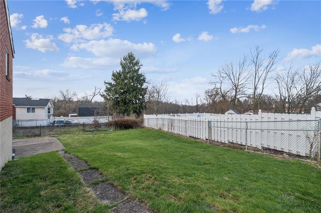 942 Shadycrest Road Pittsburgh, PA 15216 - Photo 4 of 40 Gallery Image 4