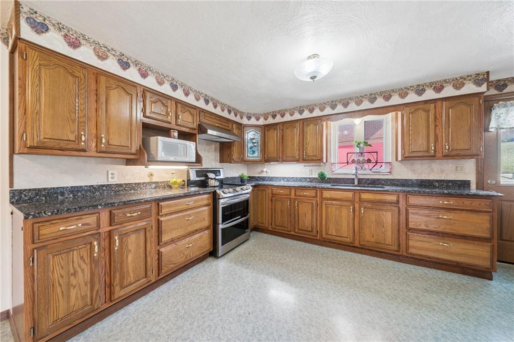 942 Shadycrest Road Pittsburgh, PA 15216 - Photo 8 of 40 Gallery Image 8