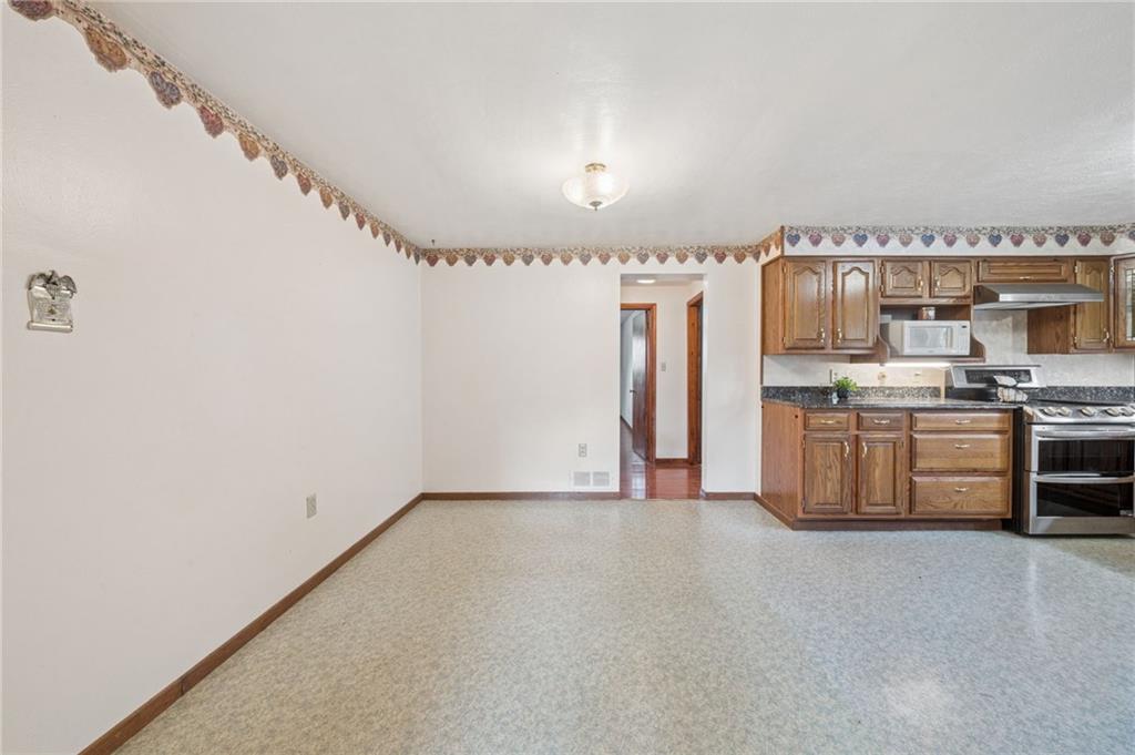 942 Shadycrest Road Pittsburgh, PA 15216 - Photo 9 of 40 Gallery Image 9