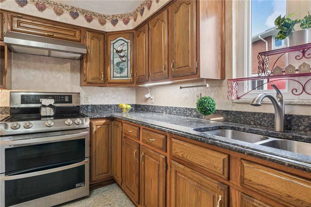 942 Shadycrest Road Pittsburgh, PA 15216 - Photo 10 of 40 Gallery Image 10