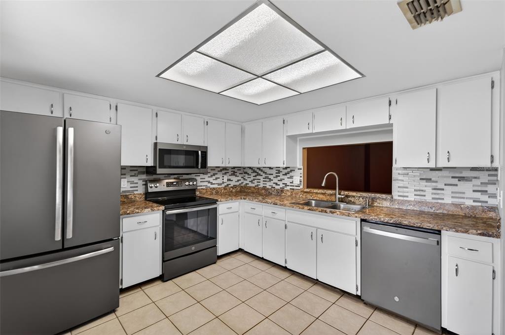 3581 Magnolia Ridge Circle, Unit C Palm Harbor, FL 34684 - Photo 5 of 27