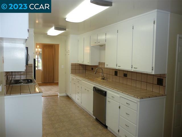 324 Glendora Circle Danville, CA 94526 - Photo 4 of 5 a bathroom with a sink and a mirror