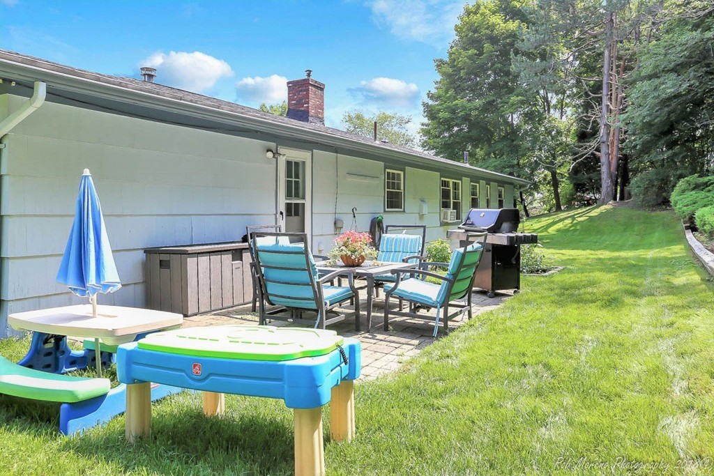 2 Gordon Road Beverly, MA 01915 - Photo 7 of 20 Gallery Image 7
