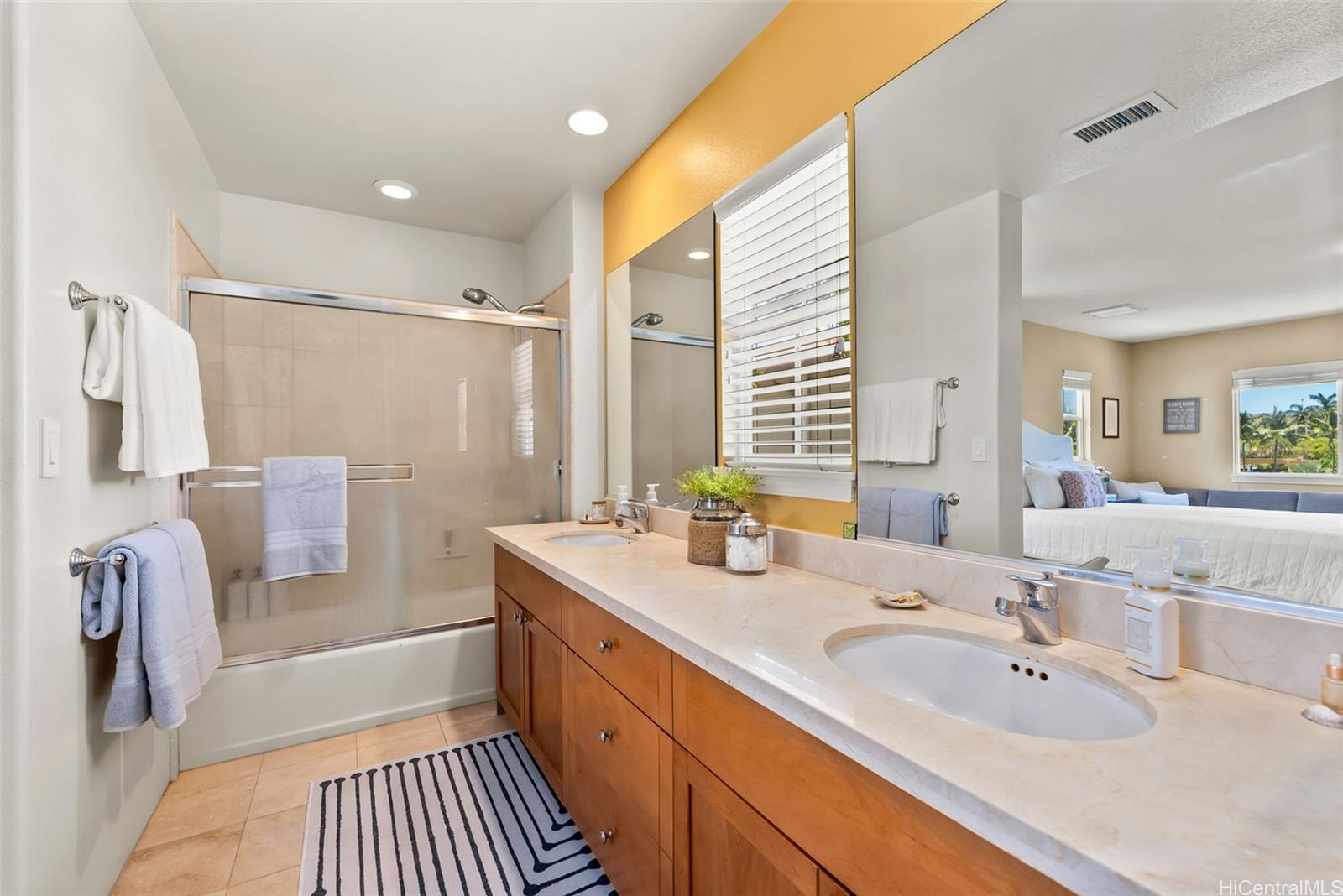 520 Lunalilo Home Road, Unit 310 Honolulu, HI 96825 - Photo 14 of 23 Primary bath with dual sink vanity, tub and separate water closet