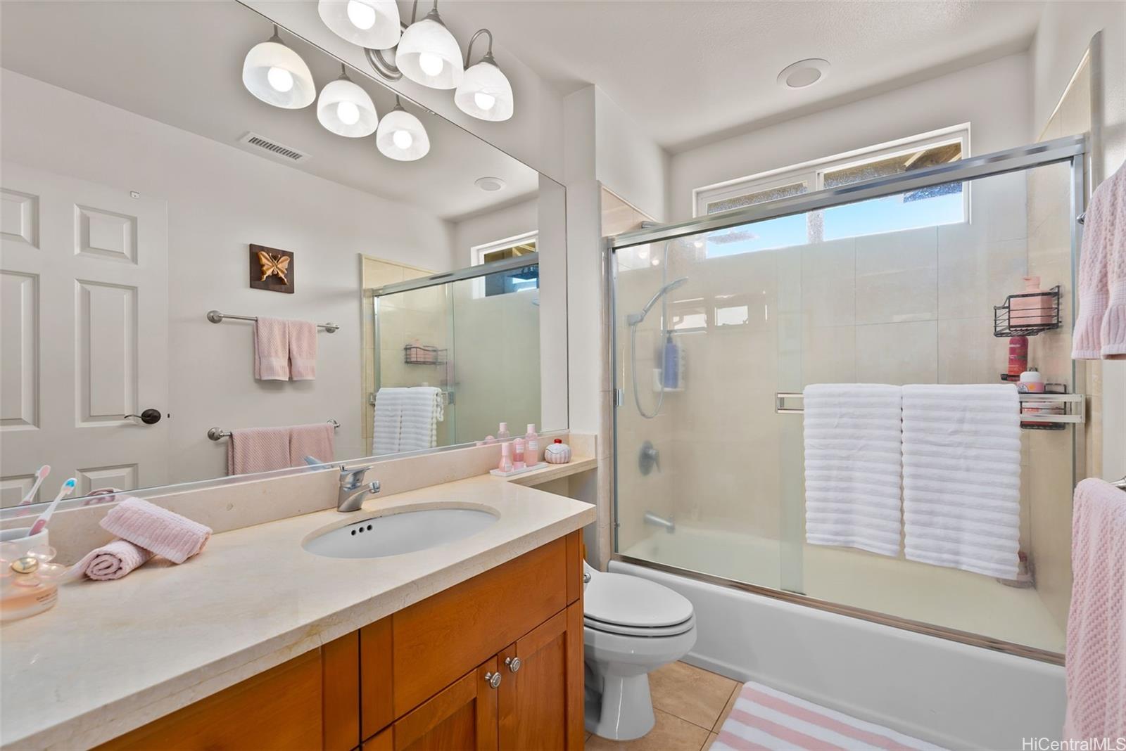 520 Lunalilo Home Road, Unit 310 Honolulu, HI 96825 - Photo 17 of 23 Bathroom #2 with tub.