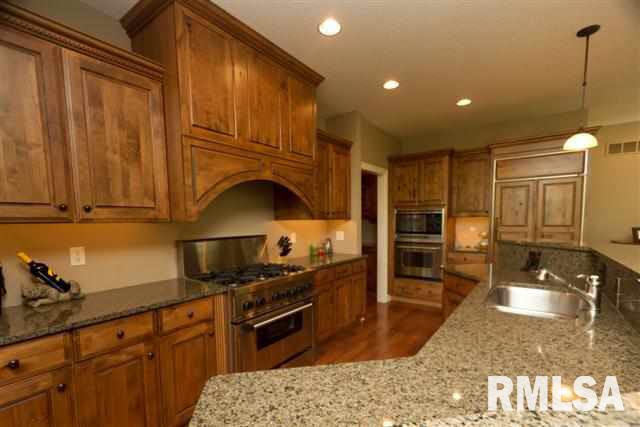 6741 Little Cabin Road Bettendorf, IA 52722 - Photo 4 of 17 Gallery Image 4