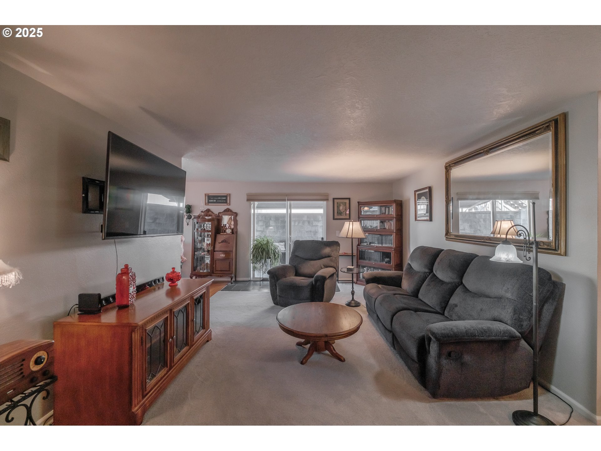 2669 Southeast Chicago Street Albany, OR 97322 - Photo 25 of 31 a living room with furniture and a flat screen tv