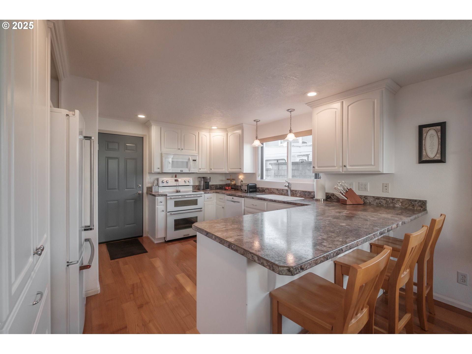 2669 Southeast Chicago Street Albany, OR 97322 - Photo 4 of 31 a kitchen with stainless steel appliances granite countertop a sink refrigerator and cabinets