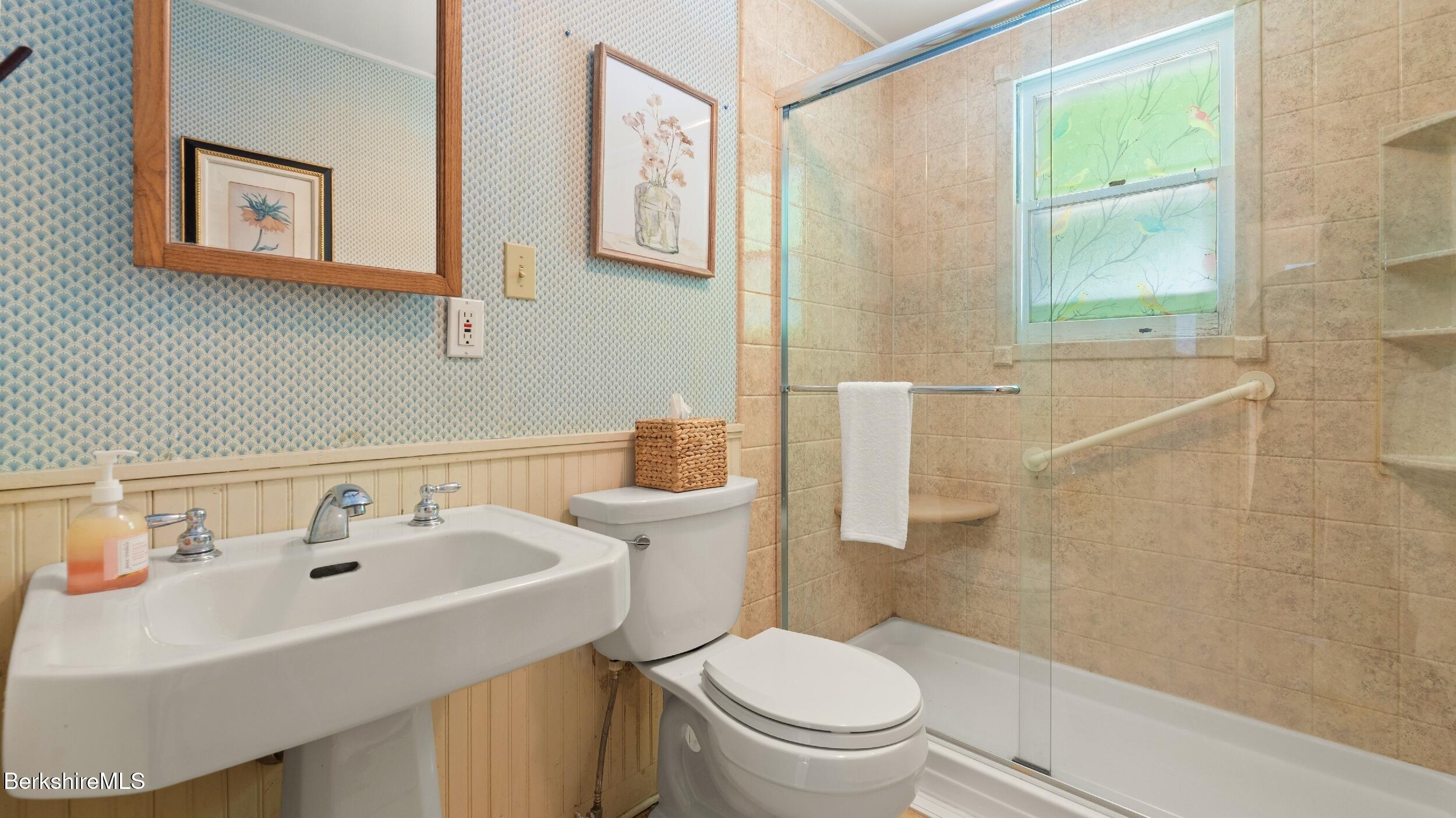 1 Pixley Hill Road Stockbridge, MA 01236 - Photo 24 of 27 Second full bathroom