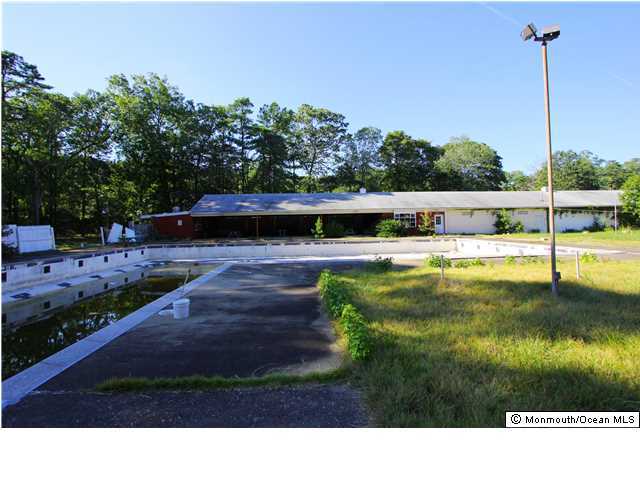 0 Fort Plains Road, Unit 131 175 Howell, NJ 07731 - Photo 18 of 25 a view of a swimming pool with a chair