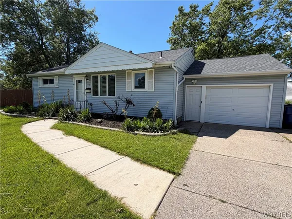 $299,999 | 22 Castle Court, Amherst, NY 14226