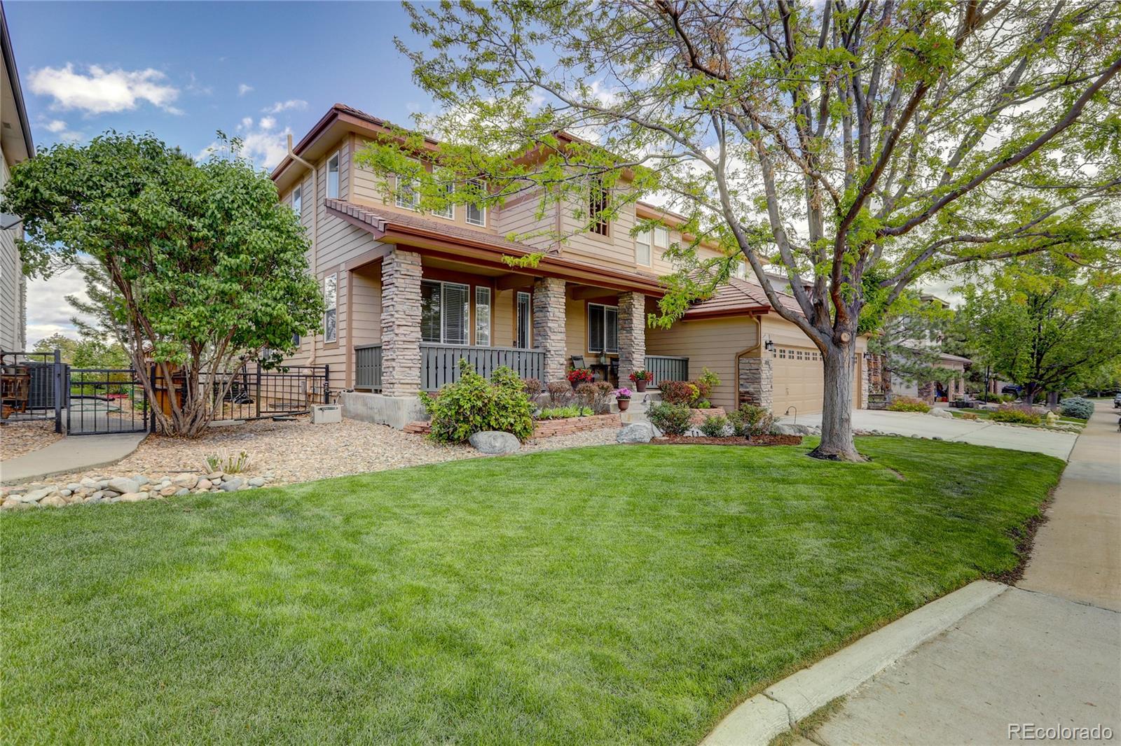 8944 Hunters Way Highlands Ranch, CO 80129 - Photo 2 of 40 Gallery Image 2