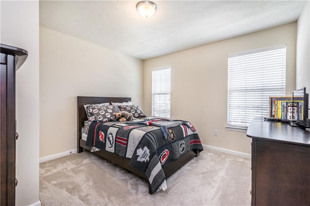 609 Rosecliff Road Wexford, PA 15090 - Photo 16 of 25 Bedroom 1 - plenty of room, large closet, & plush upgraded carpet.