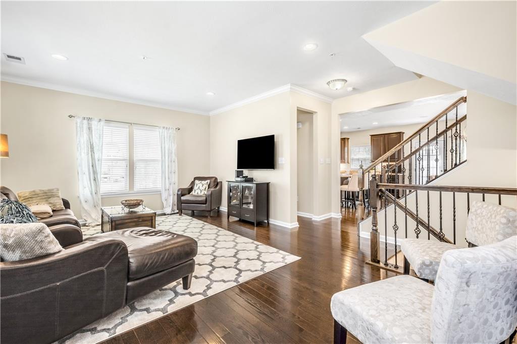 609 Rosecliff Road Wexford, PA 15090 - Photo 6 of 25 Ambundant natural light...this unit has an upgrade option of additional windows.