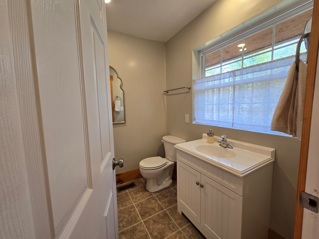 120 Claw Run Murphy, NC 28906 - Photo 19 of 40 Primary Bedroom Bath