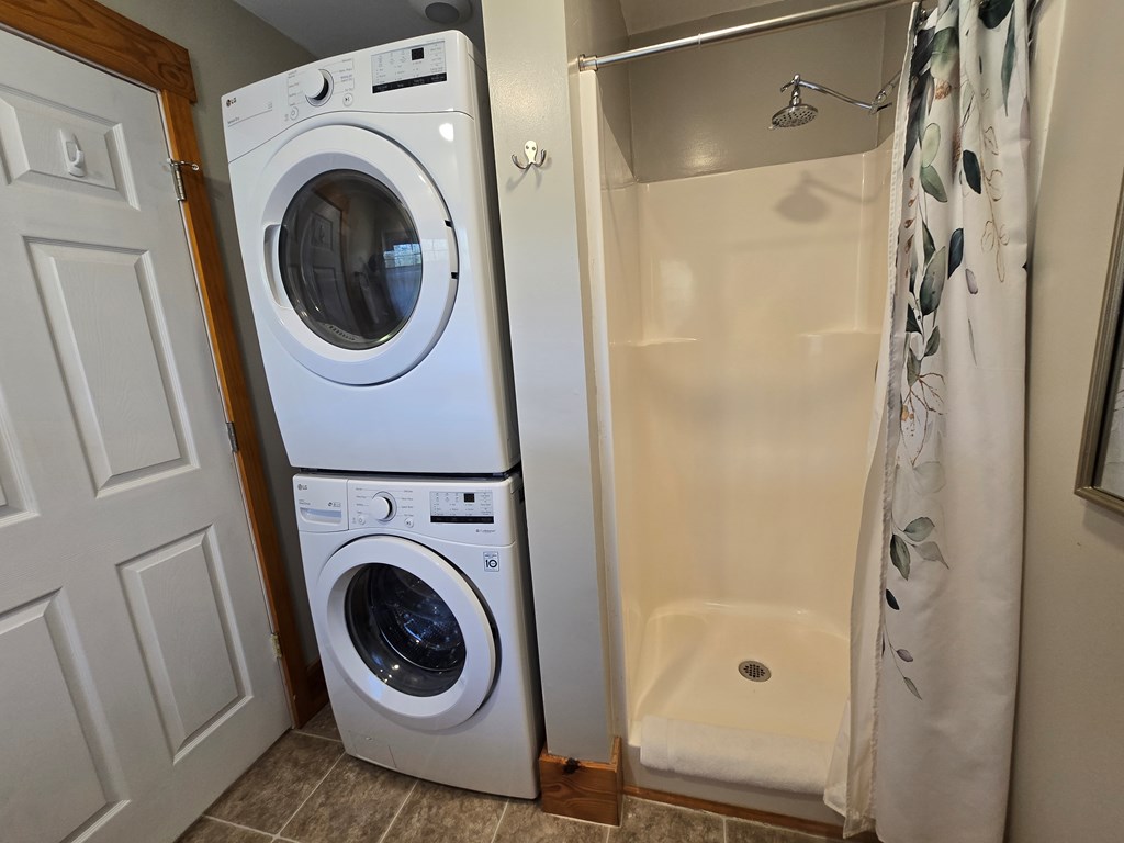 120 Claw Run Murphy, NC 28906 - Photo 20 of 40 Washer and Dryer in Primary Bedroom