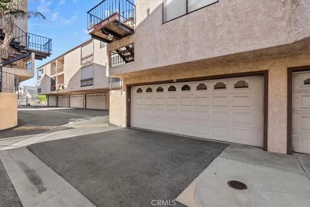 a view of a utility room with washer and dryer